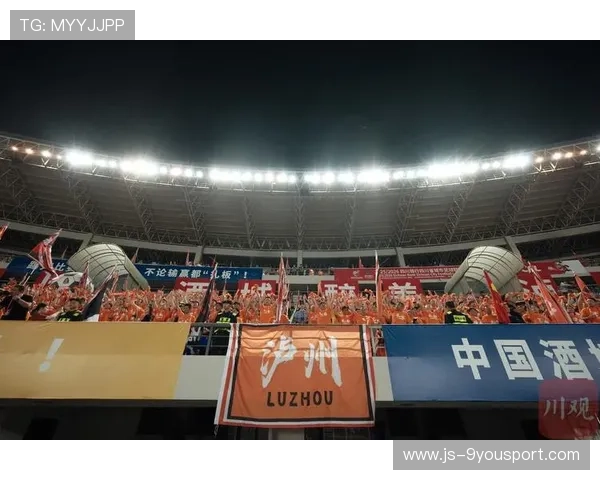 球迷狂热：疯狂应援让比赛高潮不断，球迷欢呼视频