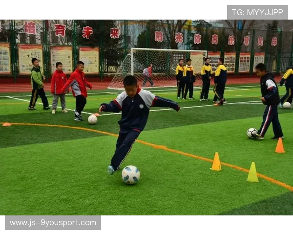 足球俱乐部在青训中设立心理档案与长期跟踪干预系统保障球员心理健康